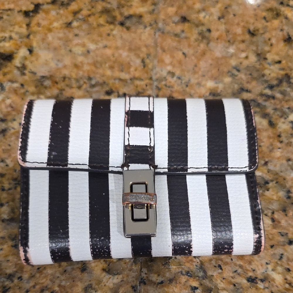 Henri Bendel Wallet